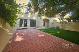 فیلا في الينابيع 4،الينابيع 3 غرف 285000 درهم - 7987033