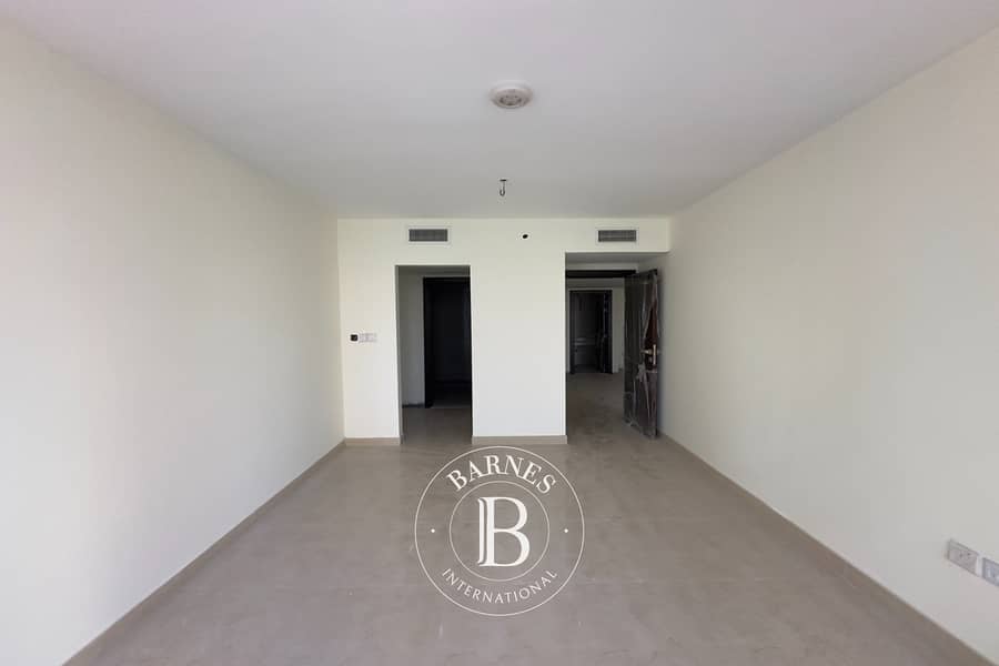 Full Lake View | Walk to Metro | Vacant - Image 4