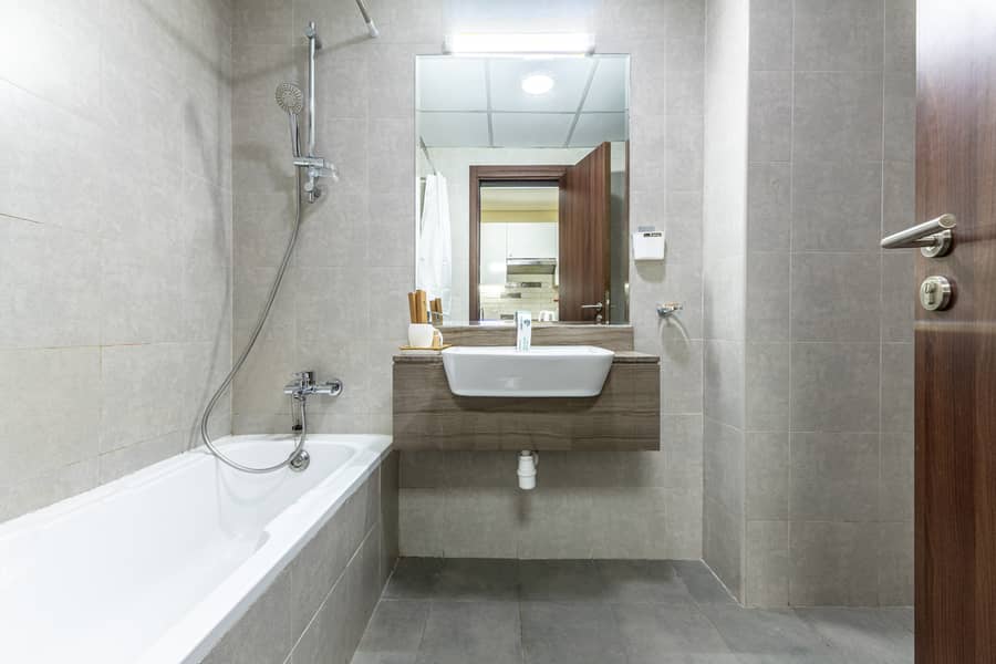 10 Washroom 1. jpg
