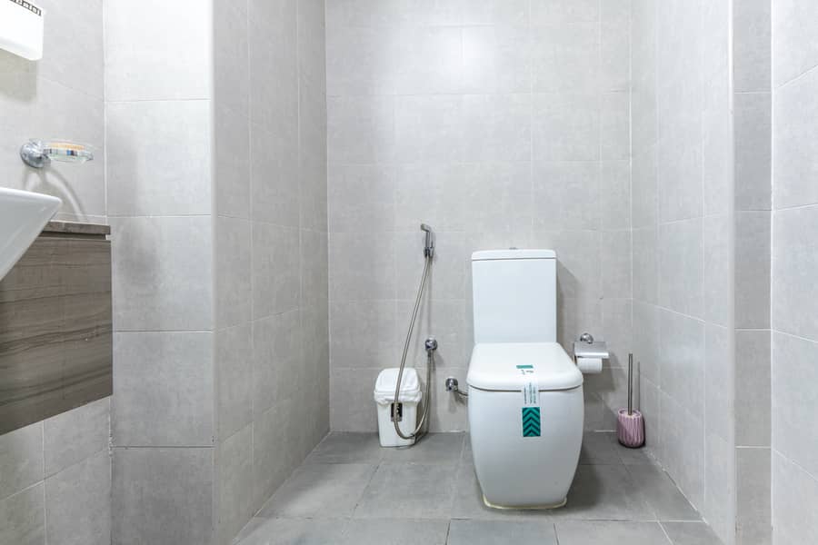 12 Washroom 3. jpg