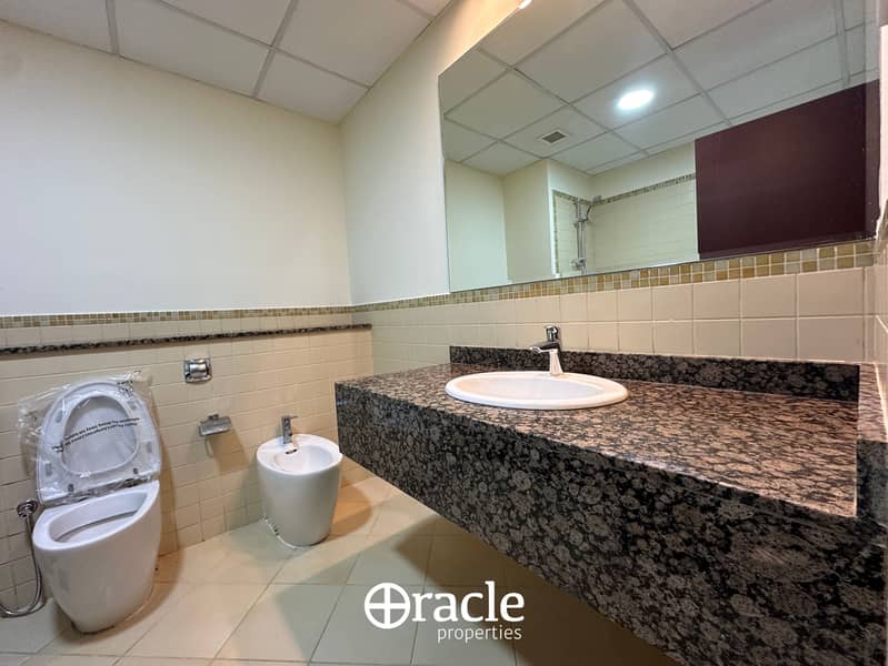 Sea View | all rooms with bath - Image 10