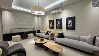 فيلا بسعر شامل رسوم الكهرباء والمياه والمكيفات والفرش على الشارع الرئيسي جاهزة للسكن في أرقي مناطق عجمان تملك حر لجميع الجنسيات بدون دفعة مقدمة.