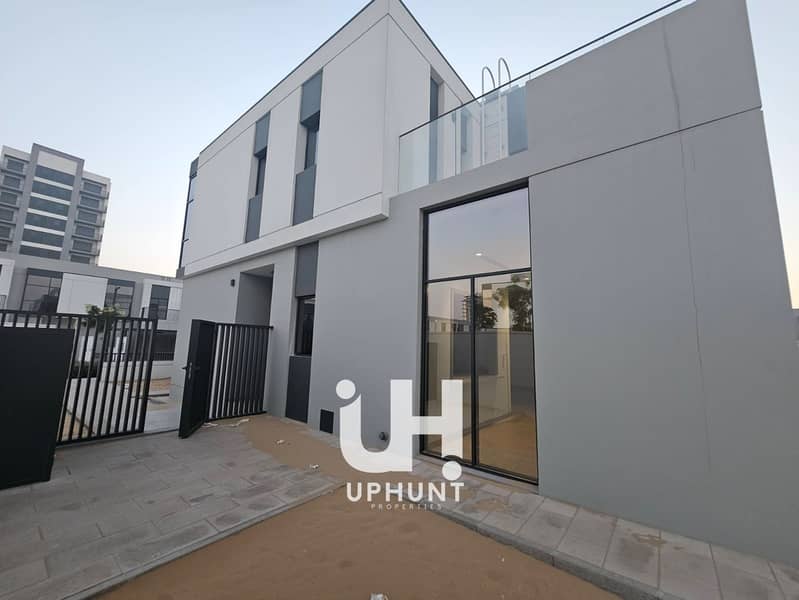 CORNER HUG PLOT SINGAL ROW VACANT UNIT