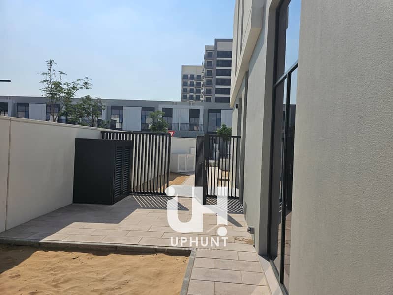 CORNER HUG PLOT SINGAL ROW VACANT UNIT