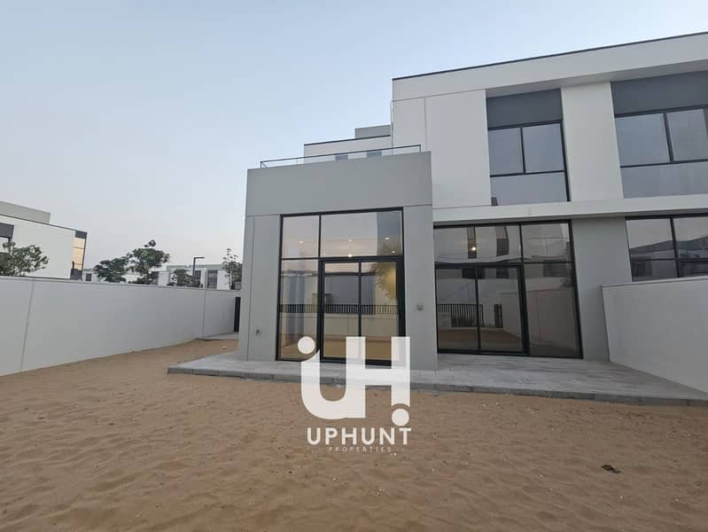 CORNER HUG PLOT SINGAL ROW VACANT UNIT