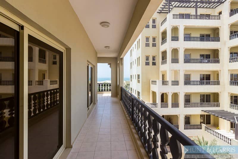 Spacious Living - Marina Apartments - Al Hamra Village