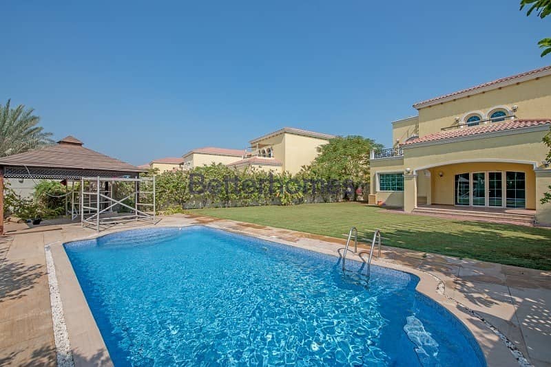 Swimming Pool | Single Row | Landscaped | October