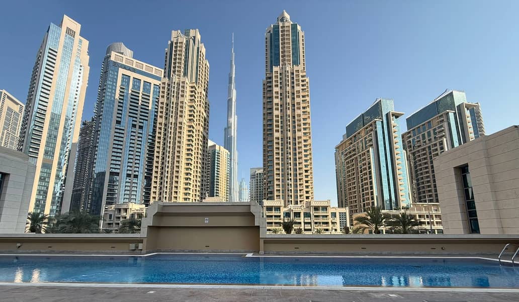 26 Pool Burj Khalifa View. jpeg