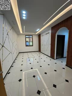 غرفتين وصاله للإيجار السنوي - غرفتين نوم - 2حمام - صاله بمساحه ممتازه - تشطيبات فخمه و راقيه - مطبخ واسع جدا - بلكون - تكييف مركزي - قريب لدبي والشارق