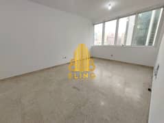 شقة في شارع حمدان 3 غرف 90000 درهم - 13858431