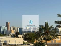 للإيجار – بيت عربي ممتاز في الصبخة – الشارقة بيت عربي واسع ومميز جدًا مناسب للسكن العائلي، يوفر الراحة والفخامة لجميع أفراد الأسرة.