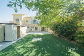 فیلا في الينابيع 15،الينابيع 4 غرف 350000 درهم - 13976359