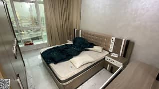 غرفتين وصاله مساحه كبيره اطلاله مفتوحه بابراج الواحه مع جيم ومسبح مجانى وباركن مجانى