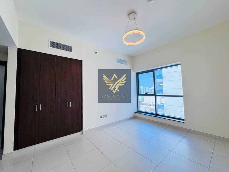 2B/R WITH STORE | GYM | POOL | CLOSE TO METRO