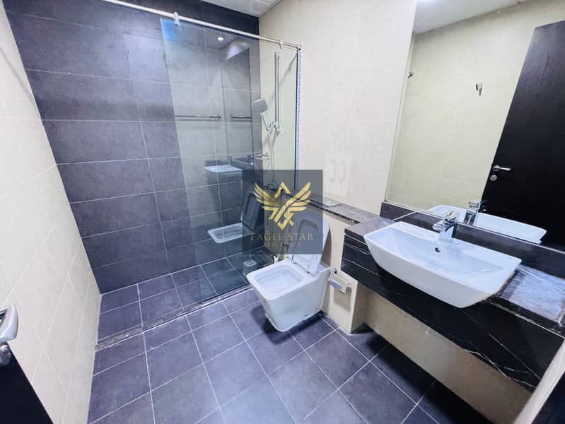 2B/R WITH STORE | GYM | POOL | CLOSE TO METRO