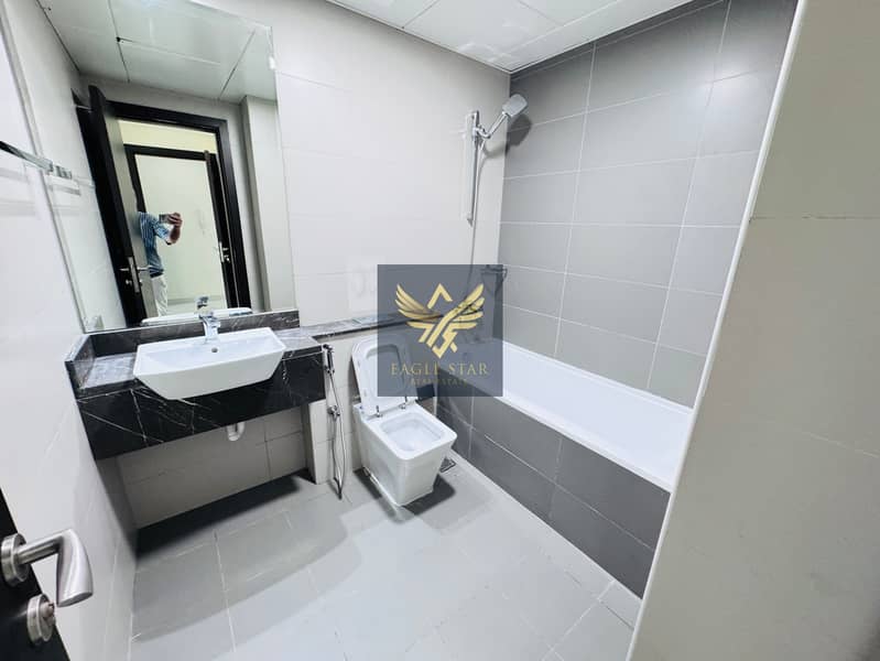 2B/R WITH STORE | GYM | POOL | CLOSE TO METRO