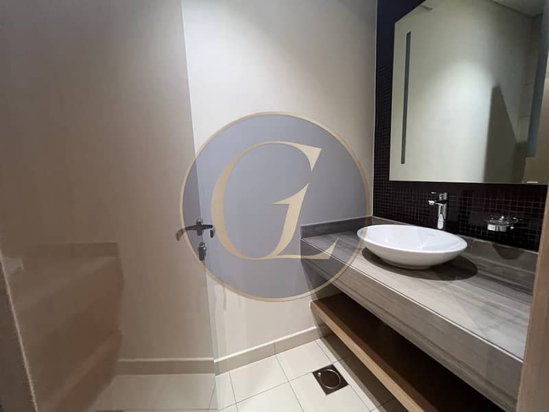 Luxury 2-Bedroom Apartment | Canal View | Best Value | Vacant - Image 9