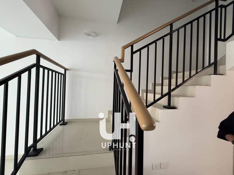 MIDDLE UNIT | MULTIPLE OPTIONS | WALKING DISTANCE LAGOONS | NON NEGOTIABLE PRICE |