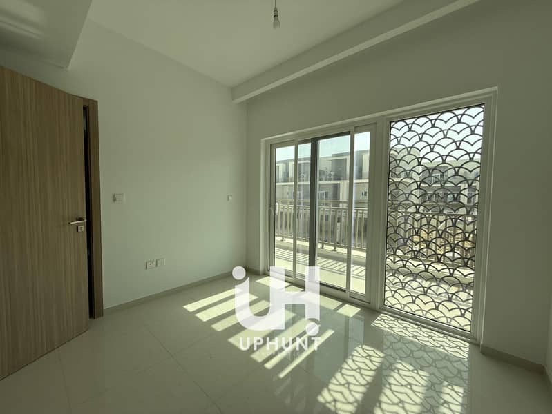 MIDDLE UNIT | MULTIPLE OPTIONS | WALKING DISTANCE LAGOONS | NON NEGOTIABLE PRICE | - Image 8