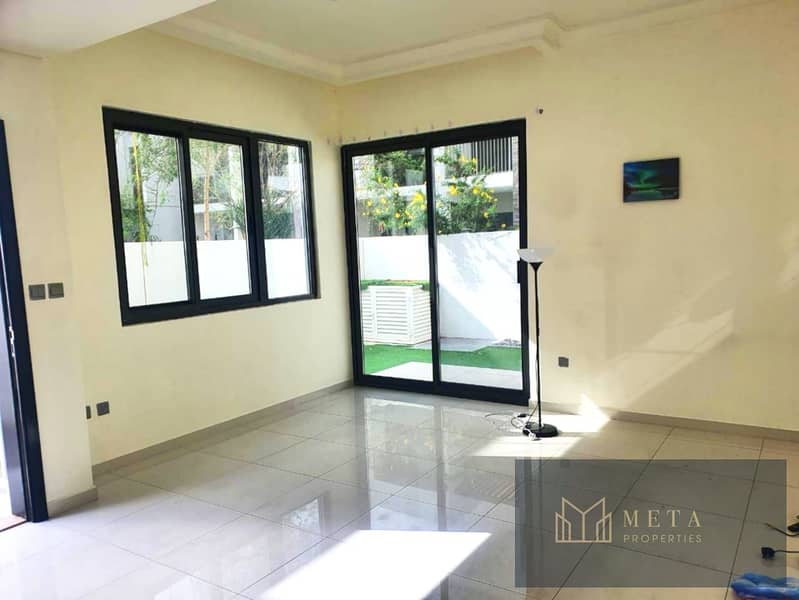 Beautiful 3Bedroom+maid-Big Close kitchen-5 Bathrooms -Garden done Townhouse, Close to Pool and Park