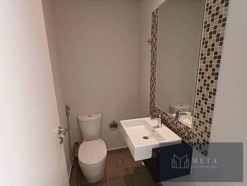 Beautiful 3Bedroom+maid-Big Close kitchen-5 Bathrooms -Garden done Townhouse, Close to Pool and Park