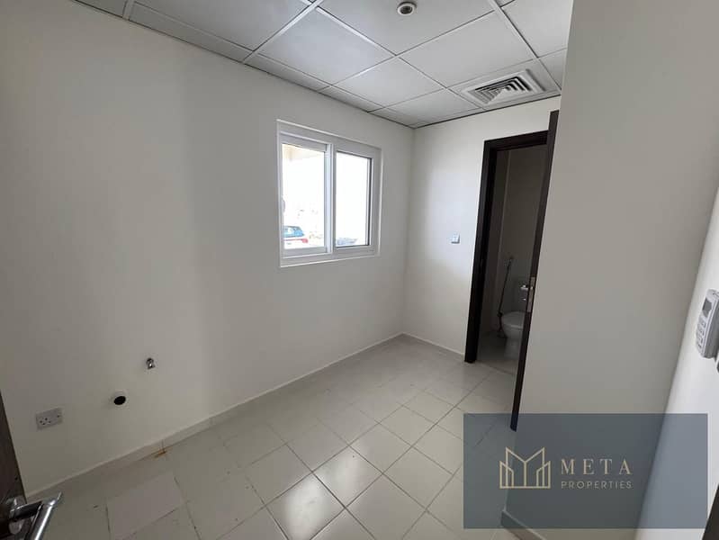 Beautiful 3Bedroom+maid-Big Close kitchen-5 Bathrooms -Garden done Townhouse, Close to Pool and Park - Image 7