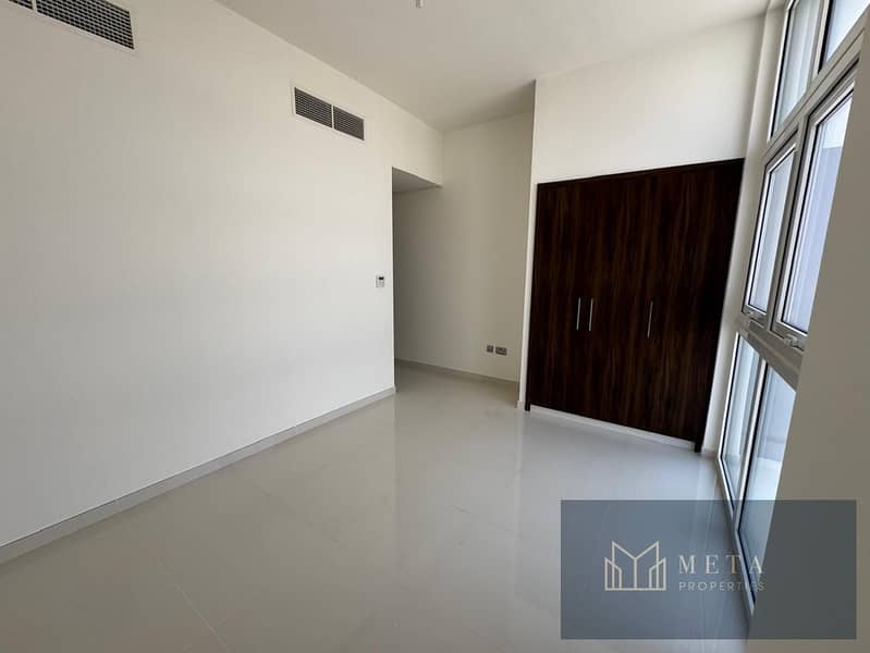 Beautiful 3Bedroom+maid-Big Close kitchen-5 Bathrooms -Garden done Townhouse, Close to Pool and Park - Image 8