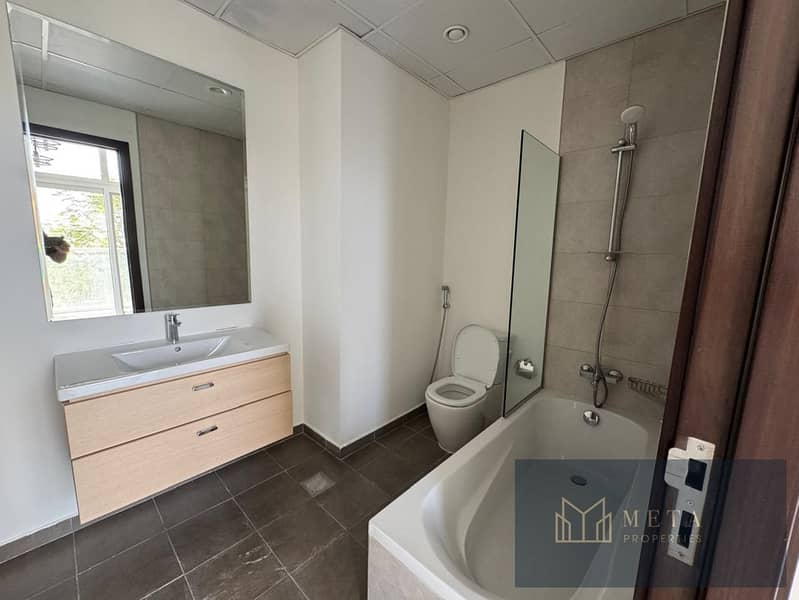 Beautiful 3Bedroom+maid-Big Close kitchen-5 Bathrooms -Garden done Townhouse, Close to Pool and Park - Image 9