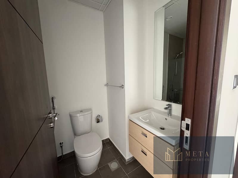 Beautiful 3Bedroom+maid-Big Close kitchen-5 Bathrooms -Garden done Townhouse, Close to Pool and Park - Image 10