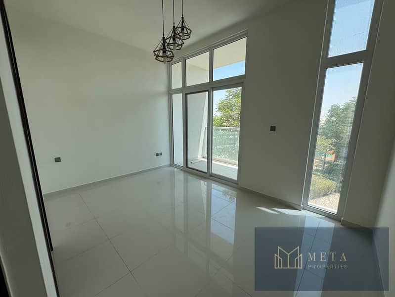 Beautiful 3Bedroom+maid-Big Close kitchen-5 Bathrooms -Garden done Townhouse, Close to Pool and Park - Image 11