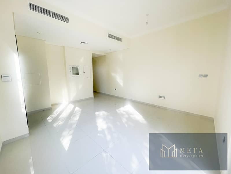 Beautiful 3Bedroom+maid-Big Close kitchen-5 Bathrooms -Garden done Townhouse, Close to Pool and Park - Image 16