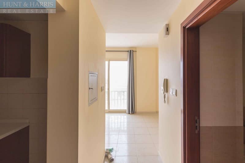 Studio Apartment- Mina Al Arab