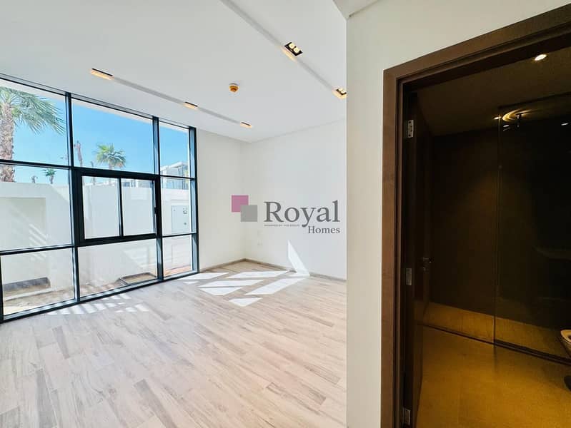 Ultra-Luxury Seafront Corner Villa | Private Pool & Lift | Danah Bay - Image 23