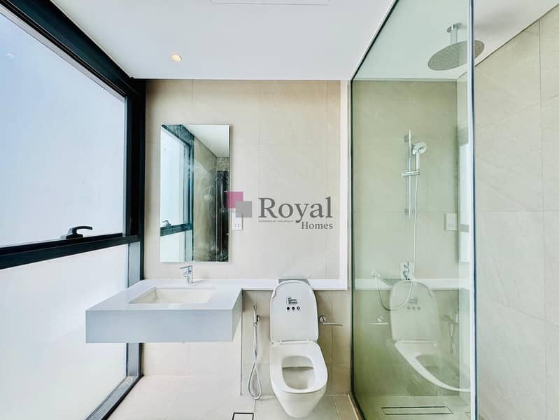 Ultra-Luxury Seafront Corner Villa | Private Pool & Lift | Danah Bay - Image 24