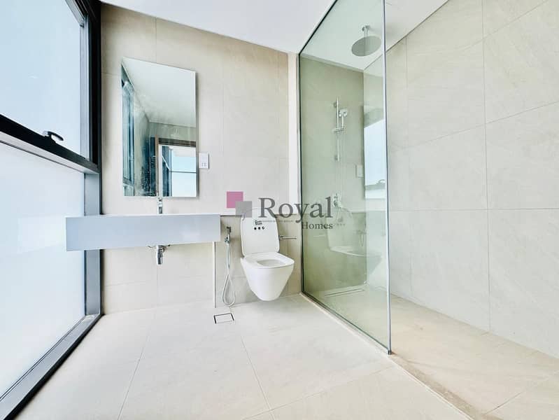 Ultra-Luxury Seafront Corner Villa | Private Pool & Lift | Danah Bay - Image 25