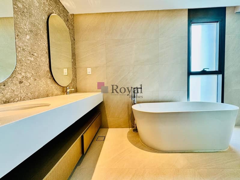 Ultra-Luxury Seafront Corner Villa | Private Pool & Lift | Danah Bay - Image 33