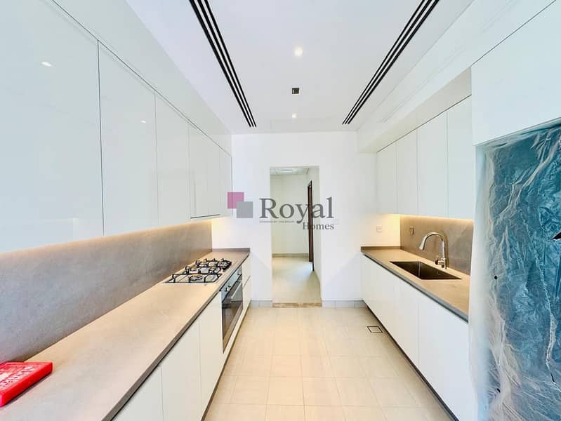 Ultra-Luxury Seafront Corner Villa | Private Pool & Lift | Danah Bay - Image 40