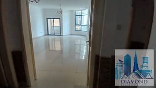 للبيع نقدا شقه خاليه مساحه كبيره 3 غرف و صاله و غرفة خادمه بأبراج الخور امارة عجمان .