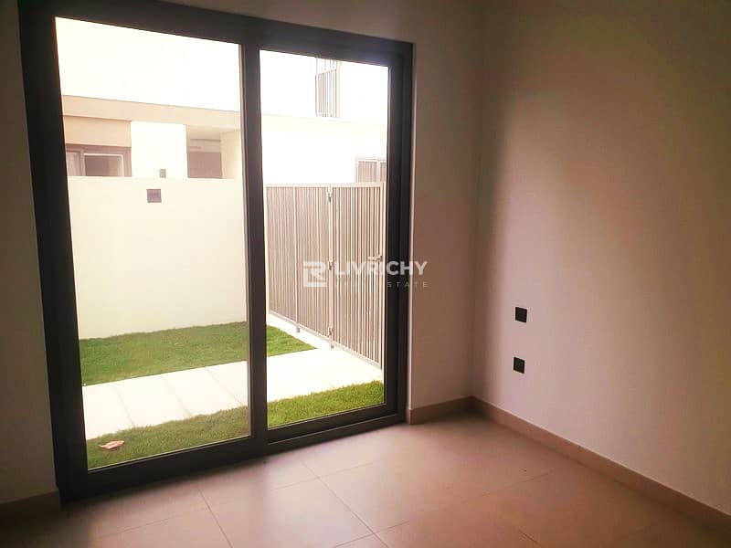 TWIN VILLA | SINGLE ROW | UPGRADED - Image 10