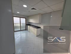 شقة 3 غرف وصالة للإيجار السنوي على الكورنيش، تصميم عملي وتشطيب راقٍ ومساحة واسعة للأسرة