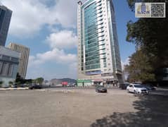 One bedroom and living room in Fujairah, prime location opposite Sheikh Zayed Mosque. Free air conditioning and gas.