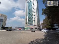 غرفه وصاله بالفجيرة موقع مميز مقابل مسجد الشيخ زايد تكييف وغاز مجاني