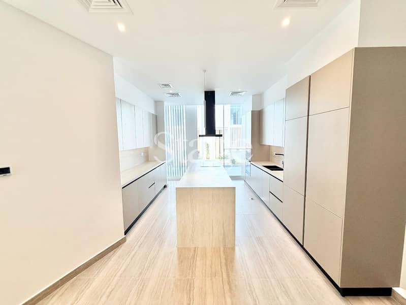 Exclusive Luxury 4BR+M | Brand New | Rooftop Pool - Image 15