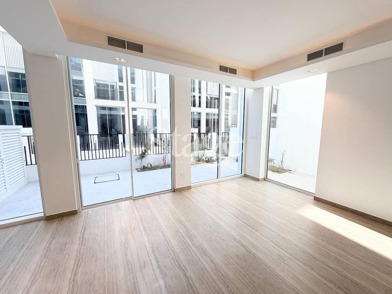 Exclusive Luxury 4BR+M | Brand New | Rooftop Pool - Image 2
