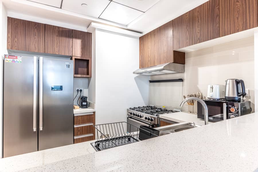 16 Kitchen 2. jpg