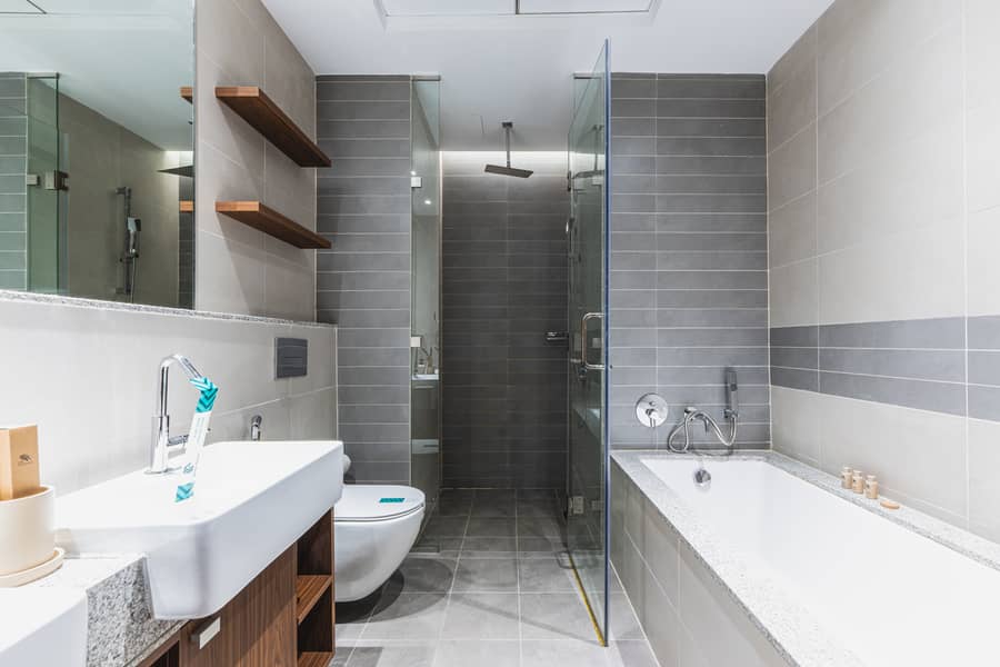18 Washroom 1. jpg