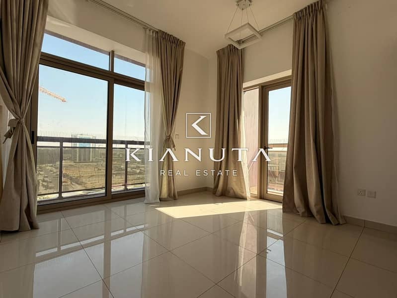 CORNER | SPACIOUS | OPEN VIEW | LOCATED | PARKING