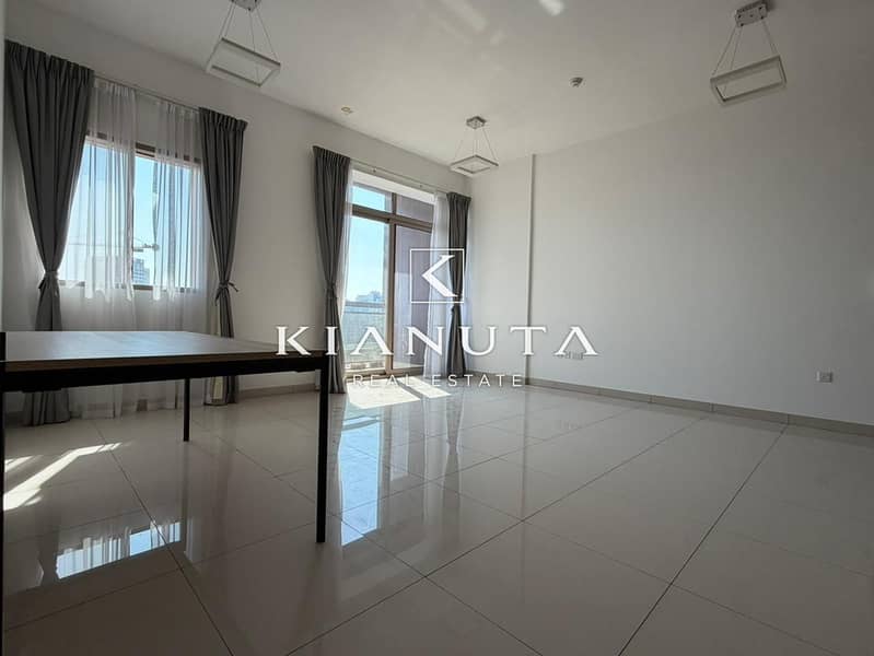 CORNER | SPACIOUS | OPEN VIEW | LOCATED | PARKING