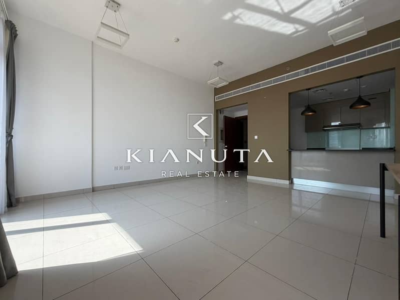 CORNER | SPACIOUS | OPEN VIEW | LOCATED | PARKING