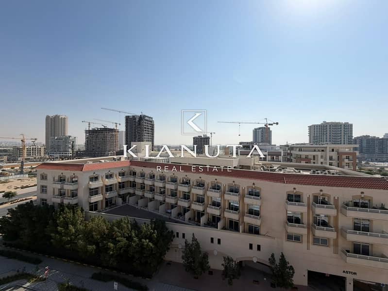 CORNER | SPACIOUS | OPEN VIEW | LOCATED | PARKING